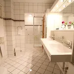 Hotel Schweizerhof 3*