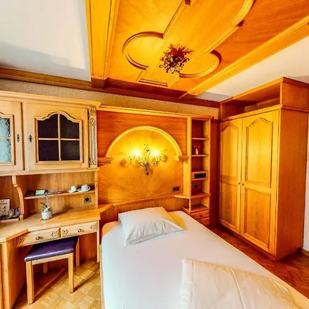 Hotel Schweizerhof 3*