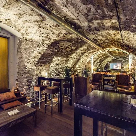 Schweizerhof Hotel 3*